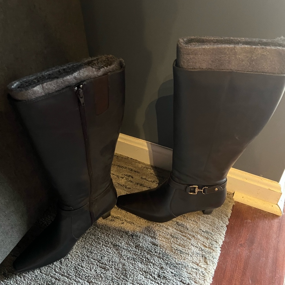 Anne Klein Black Heeled Brown Boots with a wide calf